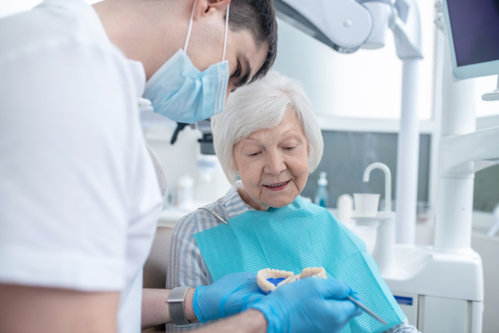 Una adecuada higiene bucodental mejora la calidad de vida de los enfermos de alzhéimer